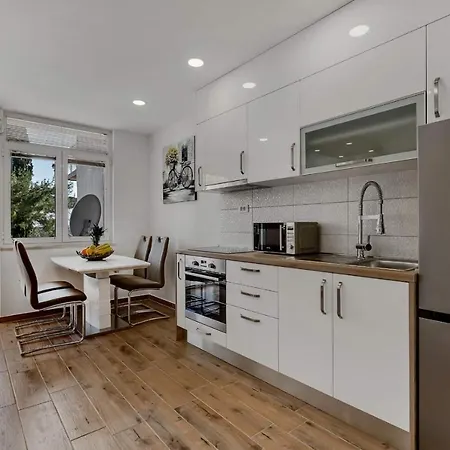 Meri Apartman Makarska